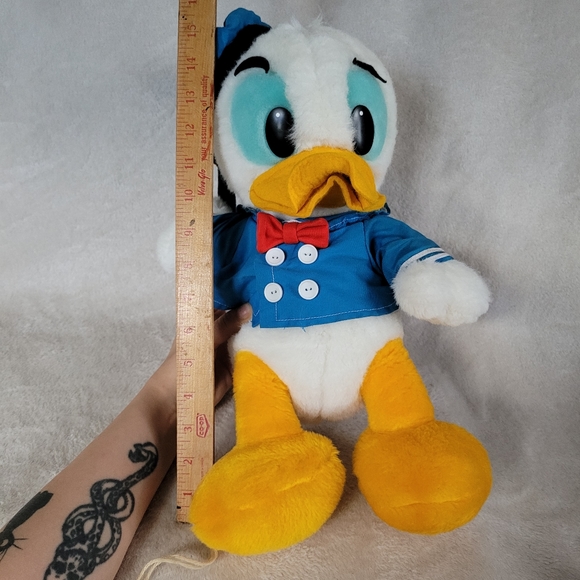 Vintage Japanese exclusive Disney's Donald Duck 15" plush toy - Picture 9 of 9